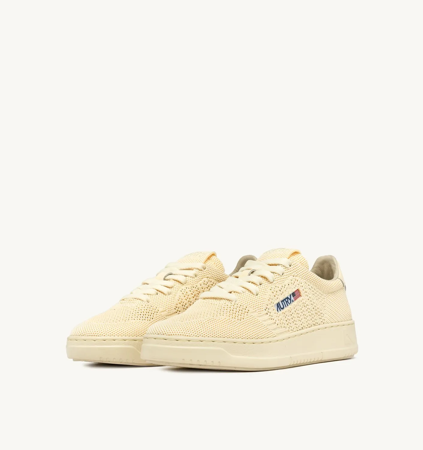 AUTRY NEW ARRIVALS WOMAN WOMANEASEKNIT MEDALIST LOW SNEAKERS IN PEARSORBET COLOR FABRIC