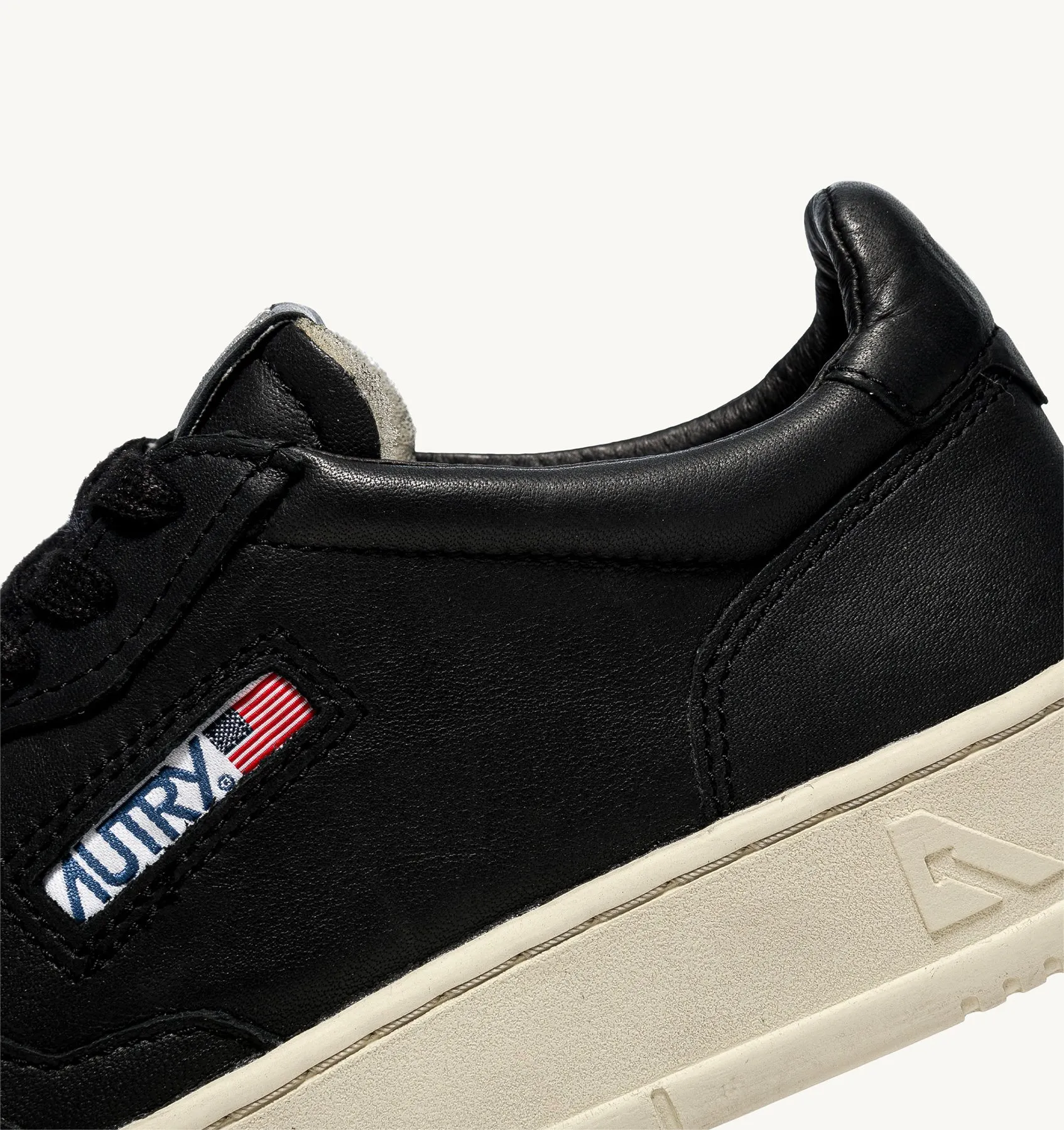 AUTRY SNEAKERS MAN  MEDALIST LOW SNEAKERS IN SUPER-SOFT BLACK NAPPA