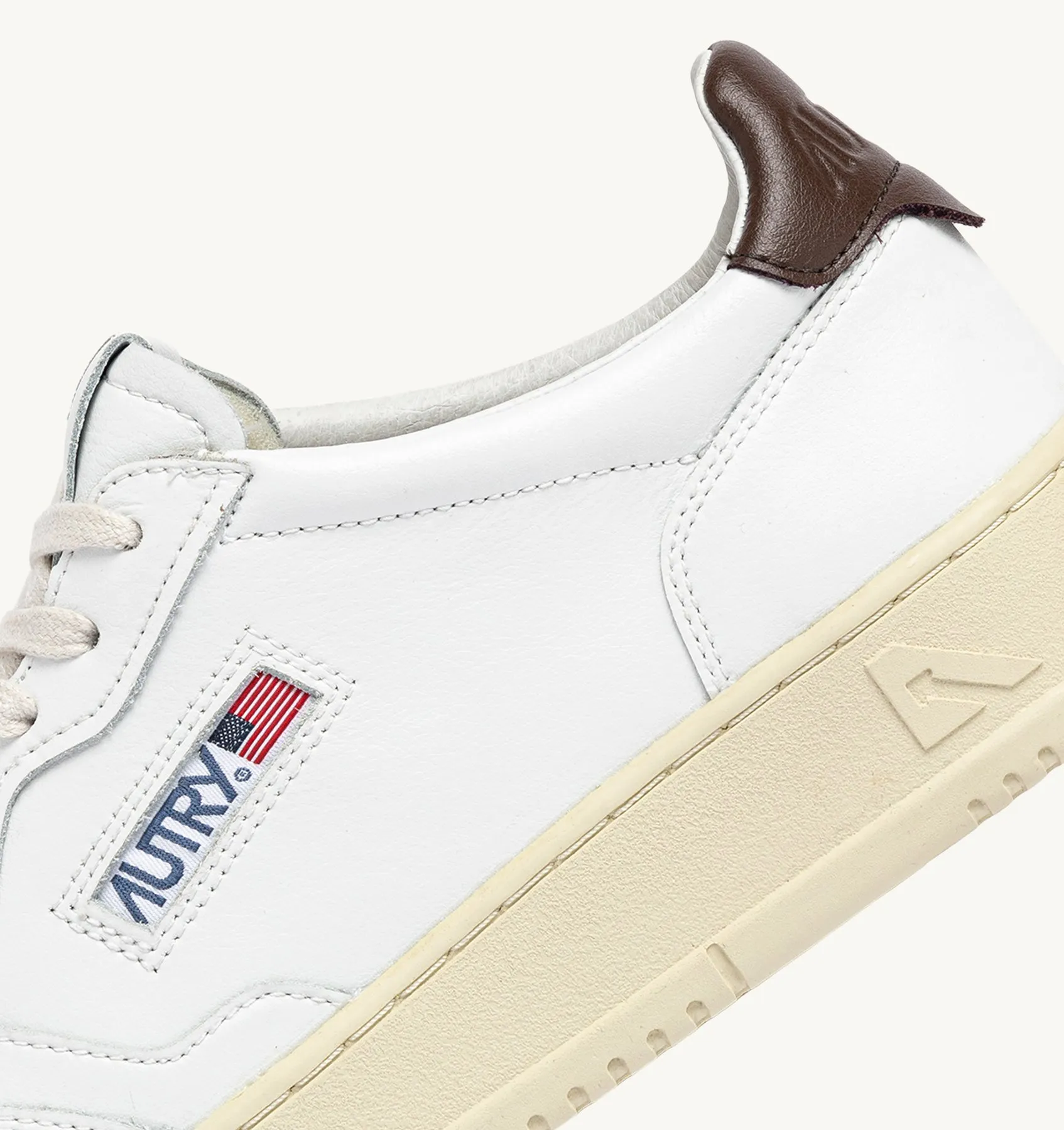 AUTRY SNEAKERS MAN  MEDALIST LOW SNEAKERS IN WHITE AND BROWN LEATHER