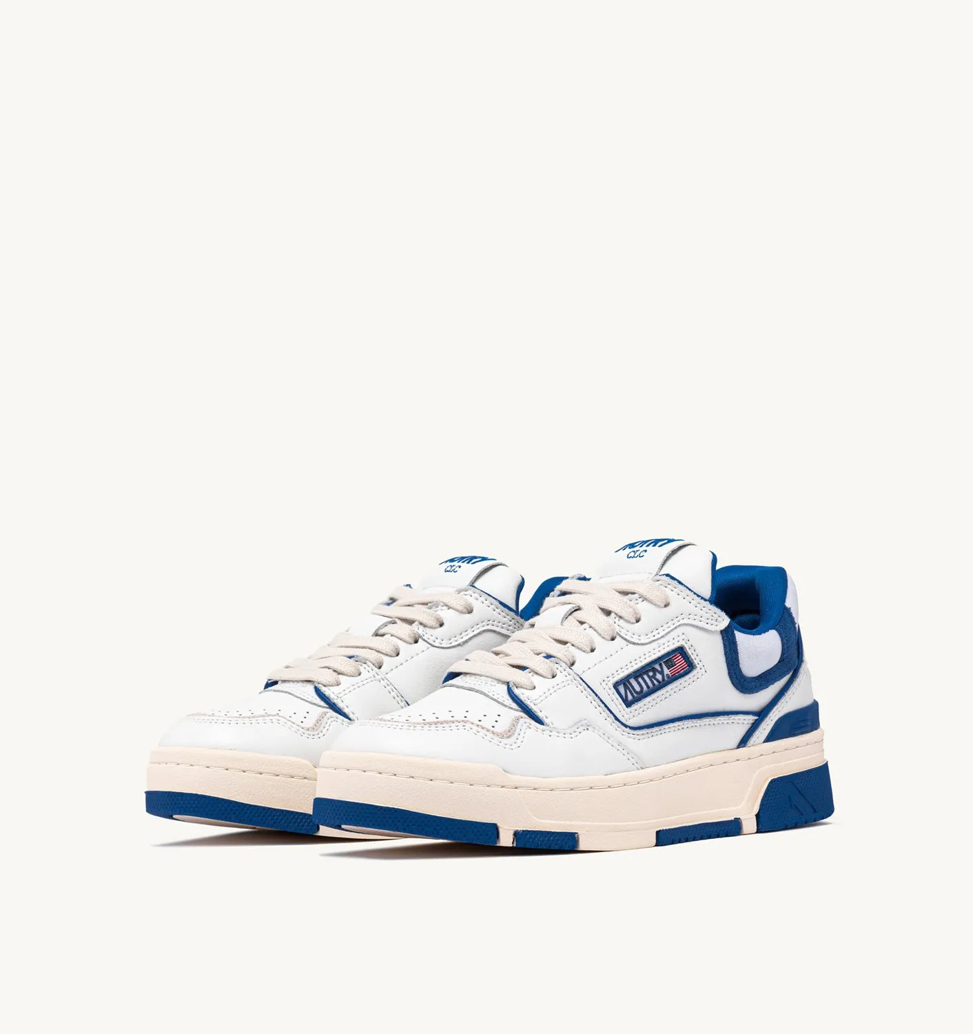 AUTRY SNEAKERS MANCLC LOW SNEAKERS IN WHITE LEATHER AND PRINCESS BLUE SUEDE