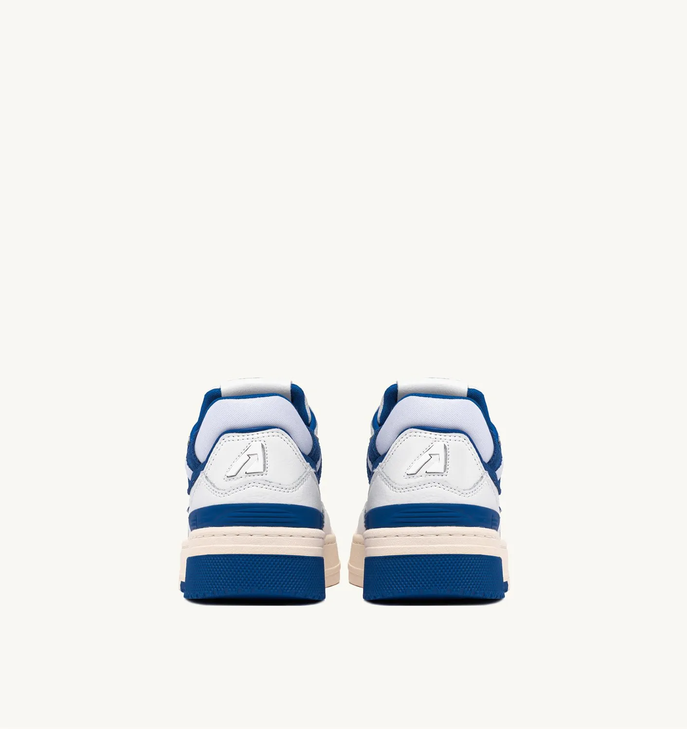 AUTRY SNEAKERS MANCLC LOW SNEAKERS IN WHITE LEATHER AND PRINCESS BLUE SUEDE