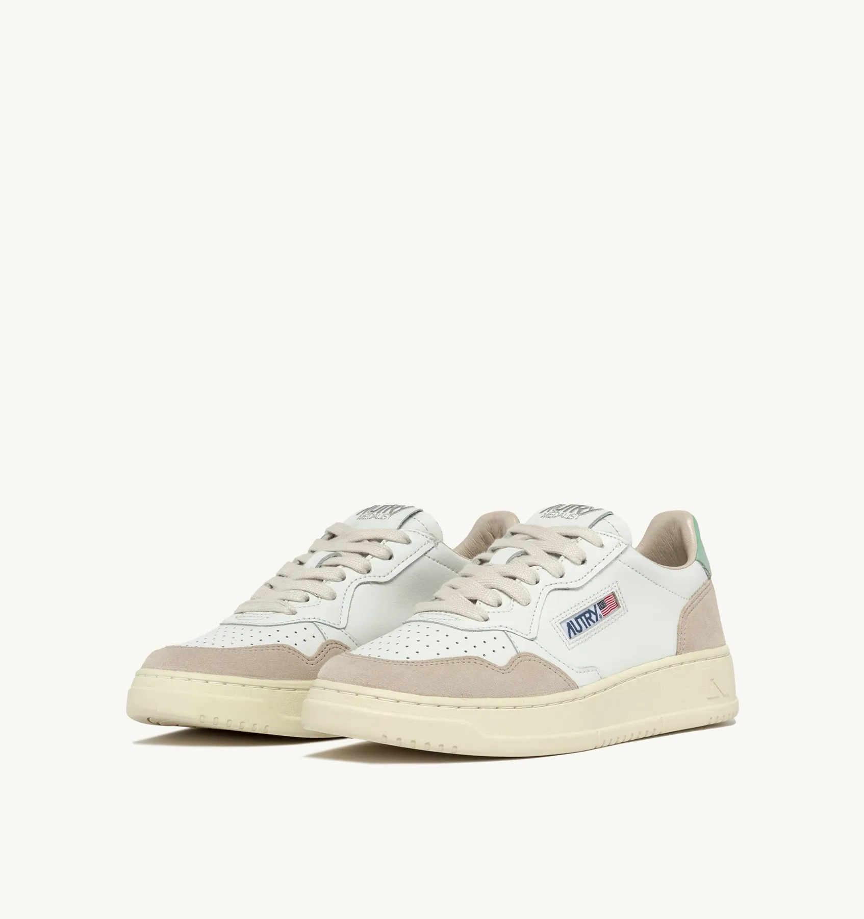 AUTRY SNEAKERS WOMAN  MEDALIST LOW SNEAKERS IN WHITE AND GREEN LEATHER AND LEATHER SUEDE