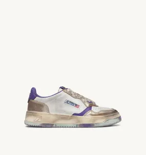 AUTRY SNEAKERS WOMAN  MEDALIST LOW SUPER VINTAGE SNEAKERS IN WHITE PURPLE AND PLATINUM LEATHER