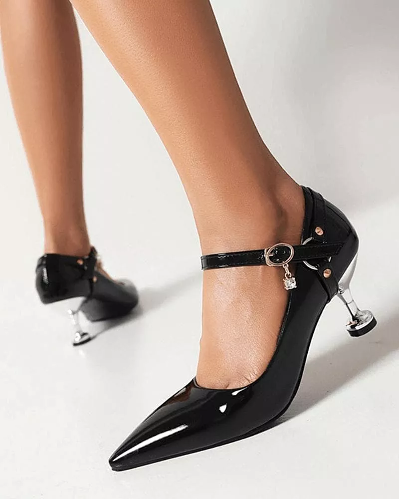 Detachable-strap high heels