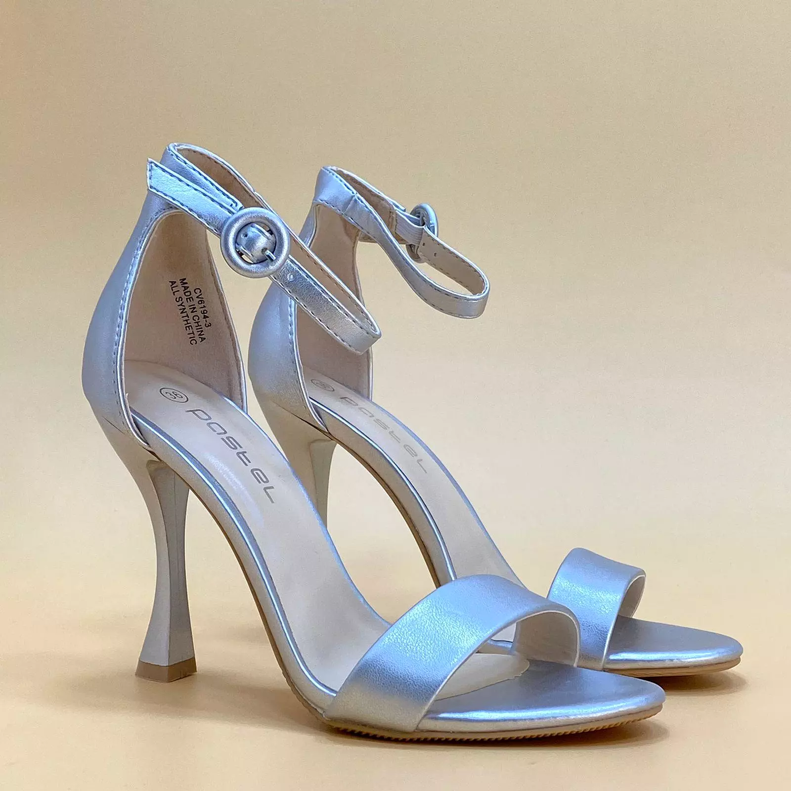 NEW ,  WOMEN SANDAL HEELS W327