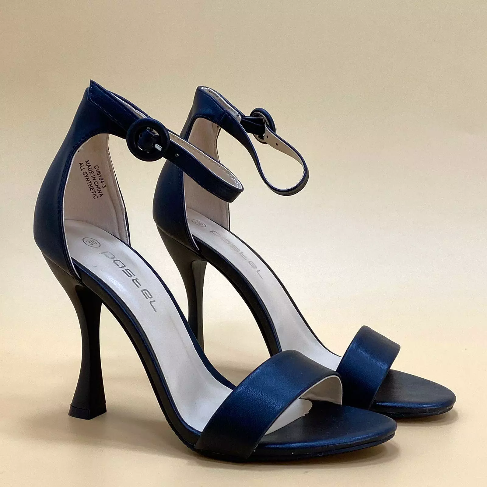 NEW ,  WOMEN SANDAL HEELS W327