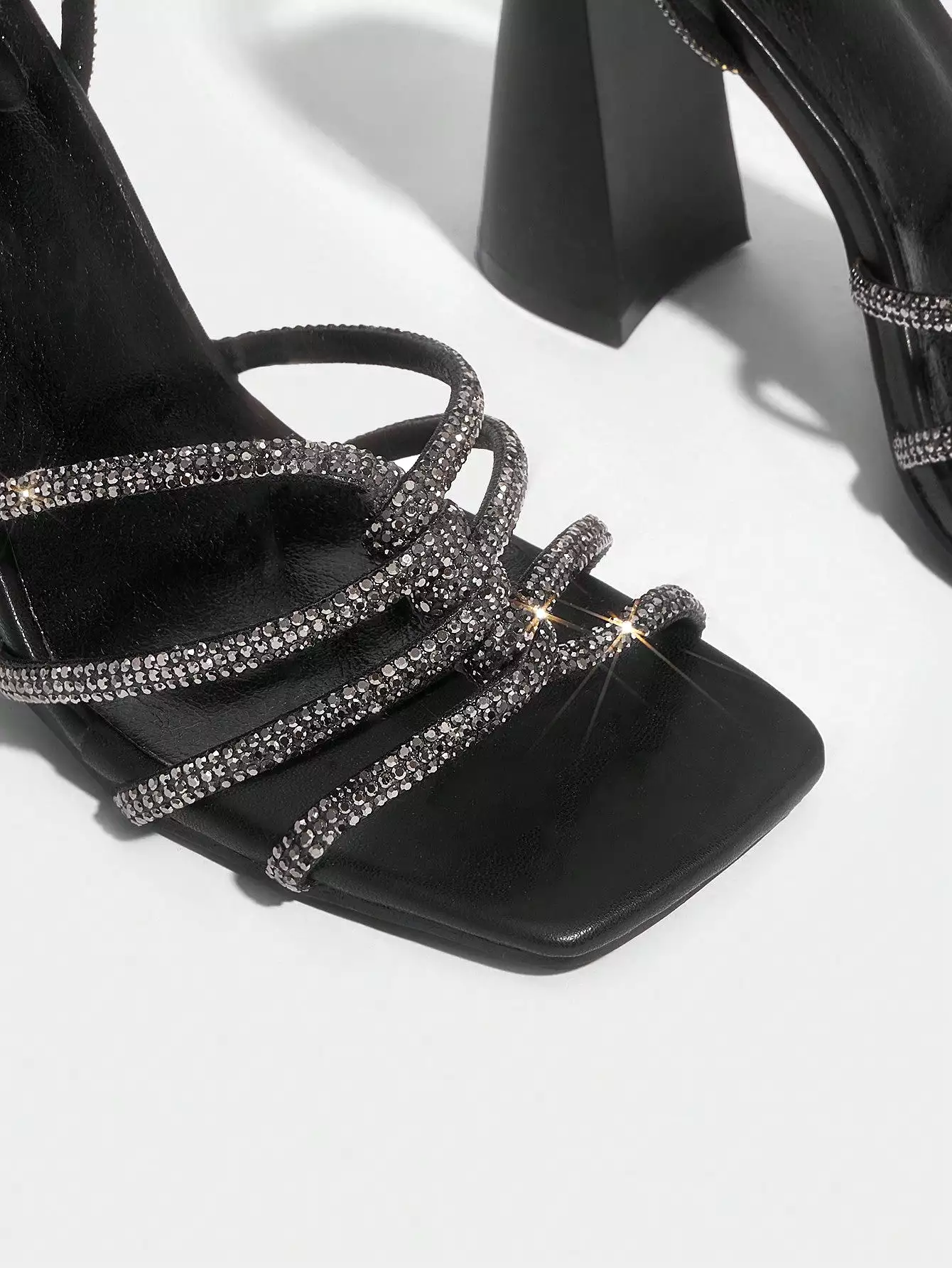 Women's Fashion Chunky Heel Rhinestone Detail Sandals