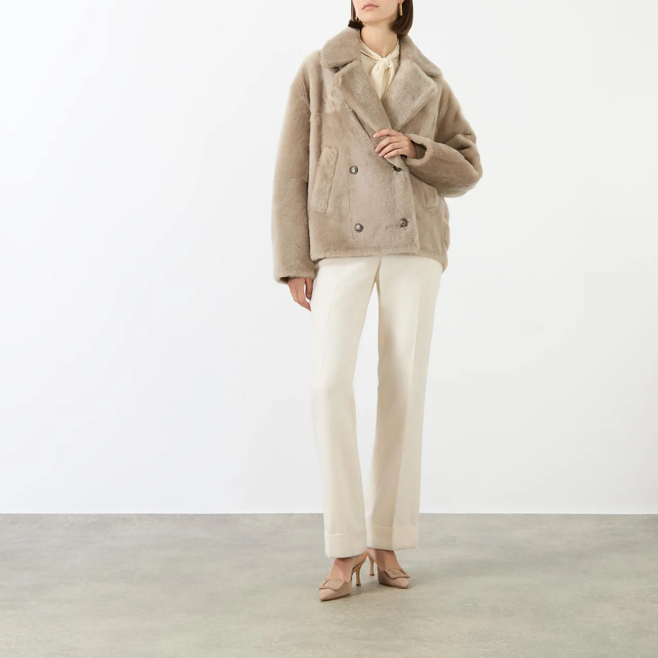 YVES SALOMON Short Double-Breasted Shearling Coat - Beige