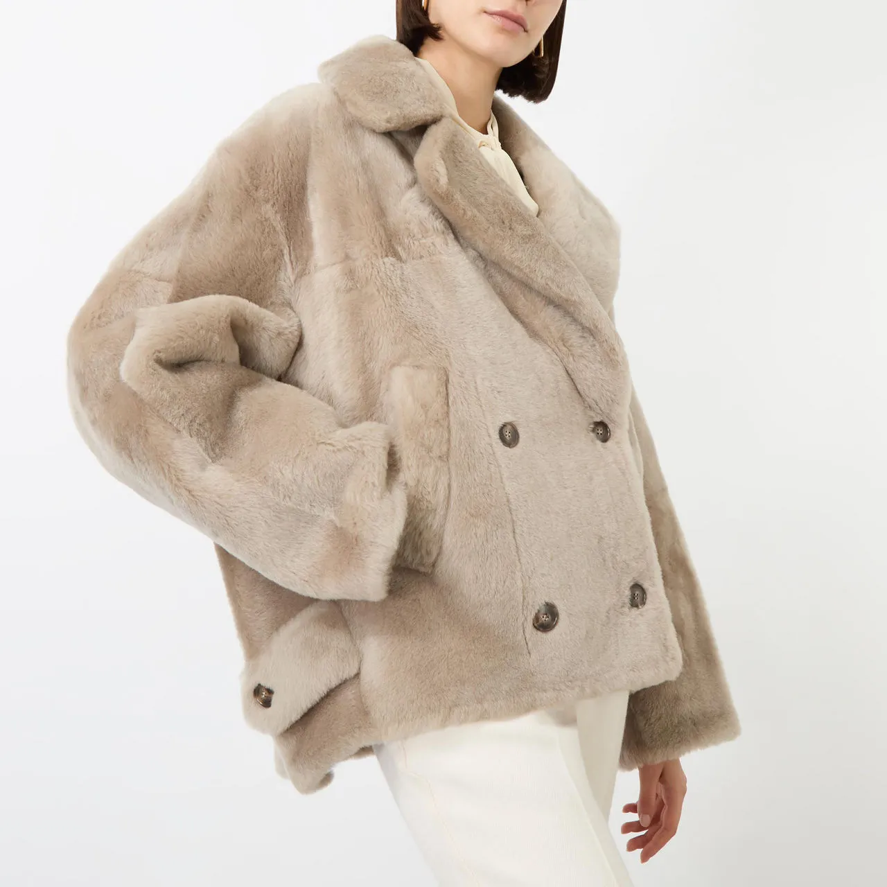 YVES SALOMON Short Double-Breasted Shearling Coat - Beige