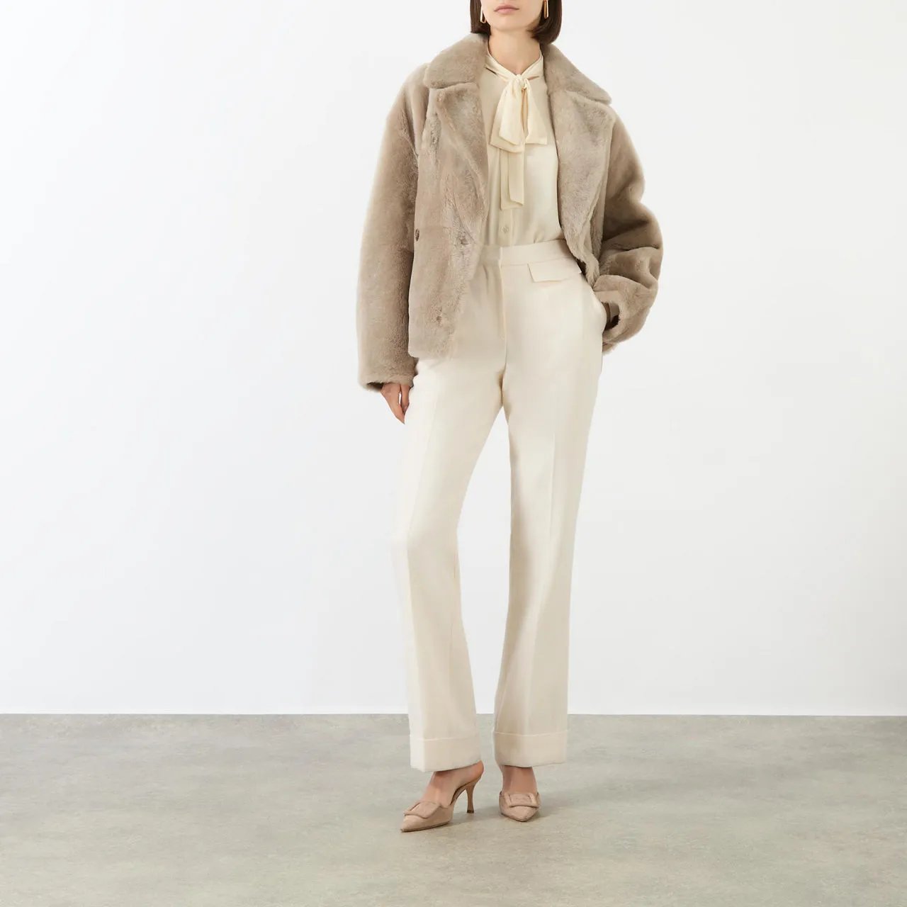 YVES SALOMON Short Double-Breasted Shearling Coat - Beige